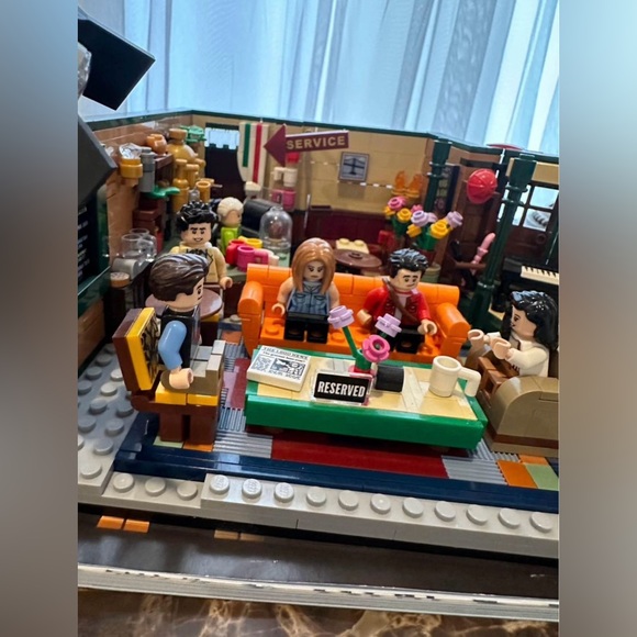Friends Central Perk Lego Set - Picture 2 of 4